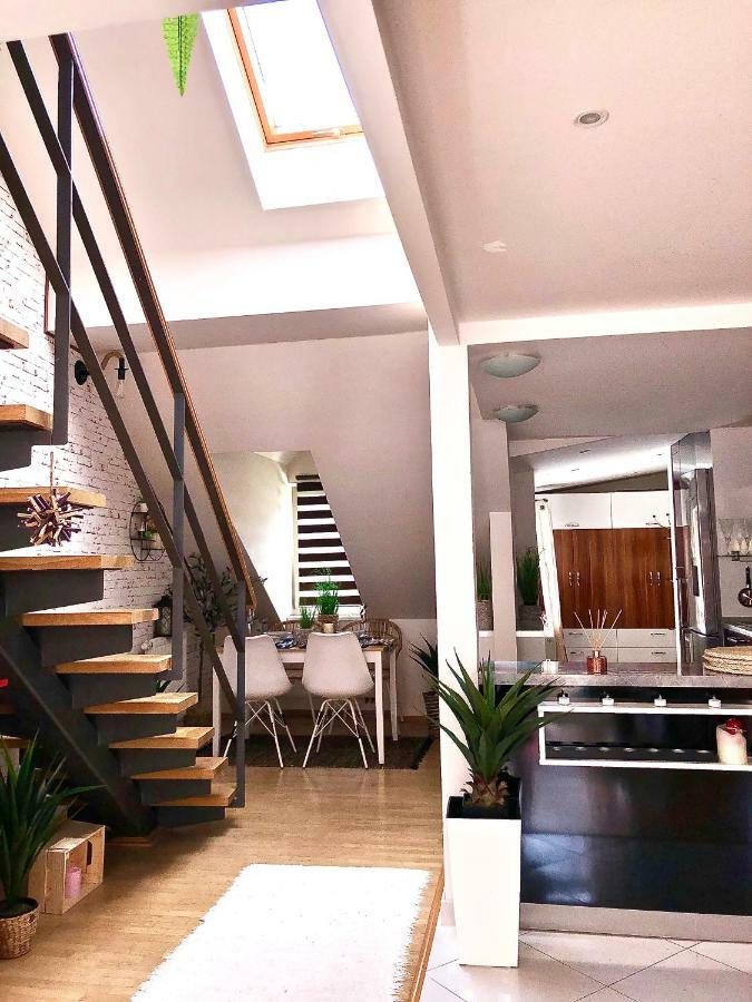 Duplex With Quite Terrace On Wenceslas Sq. Praga Exterior foto